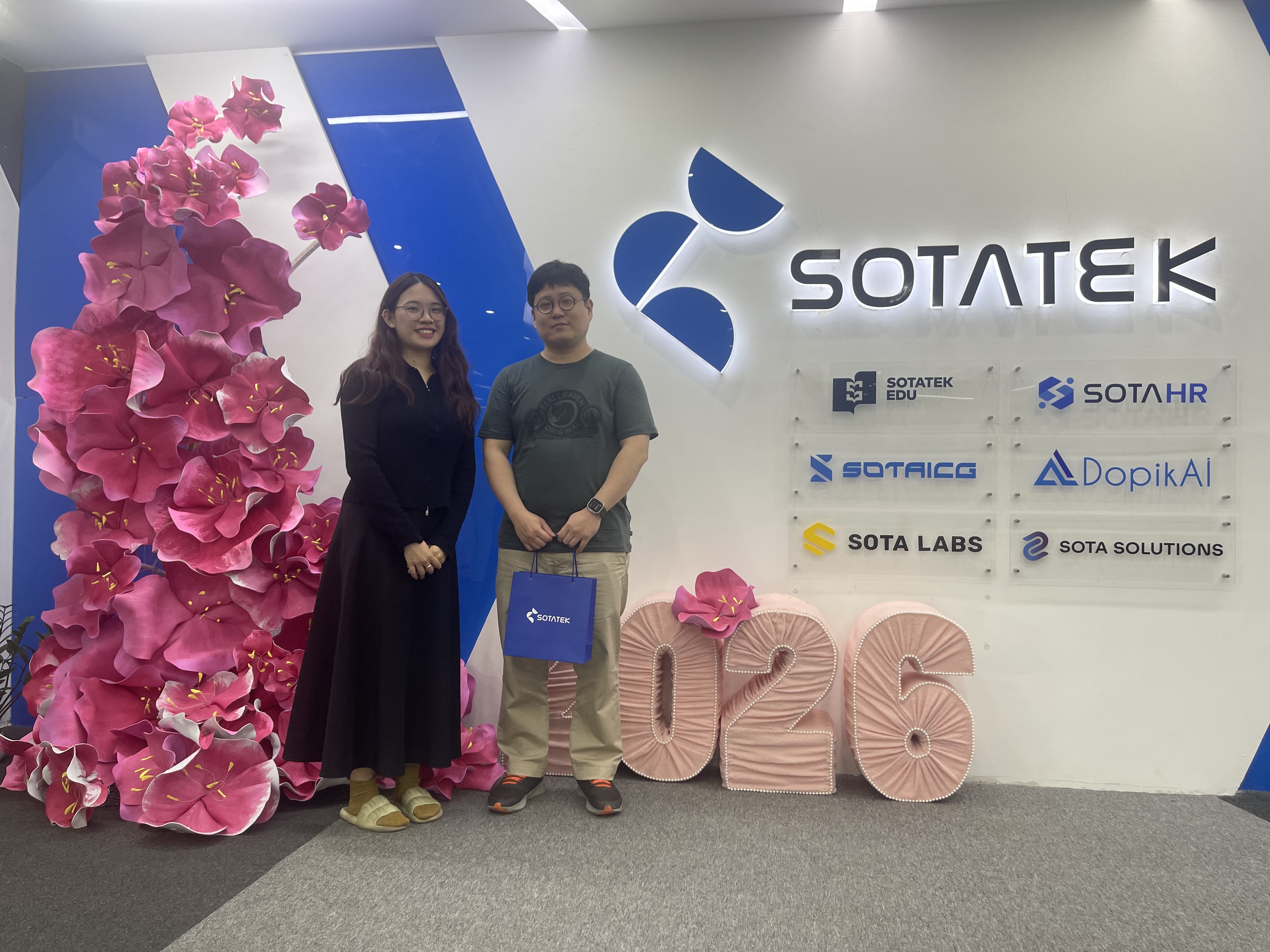 SotaTek 본사 로비 방문 기념